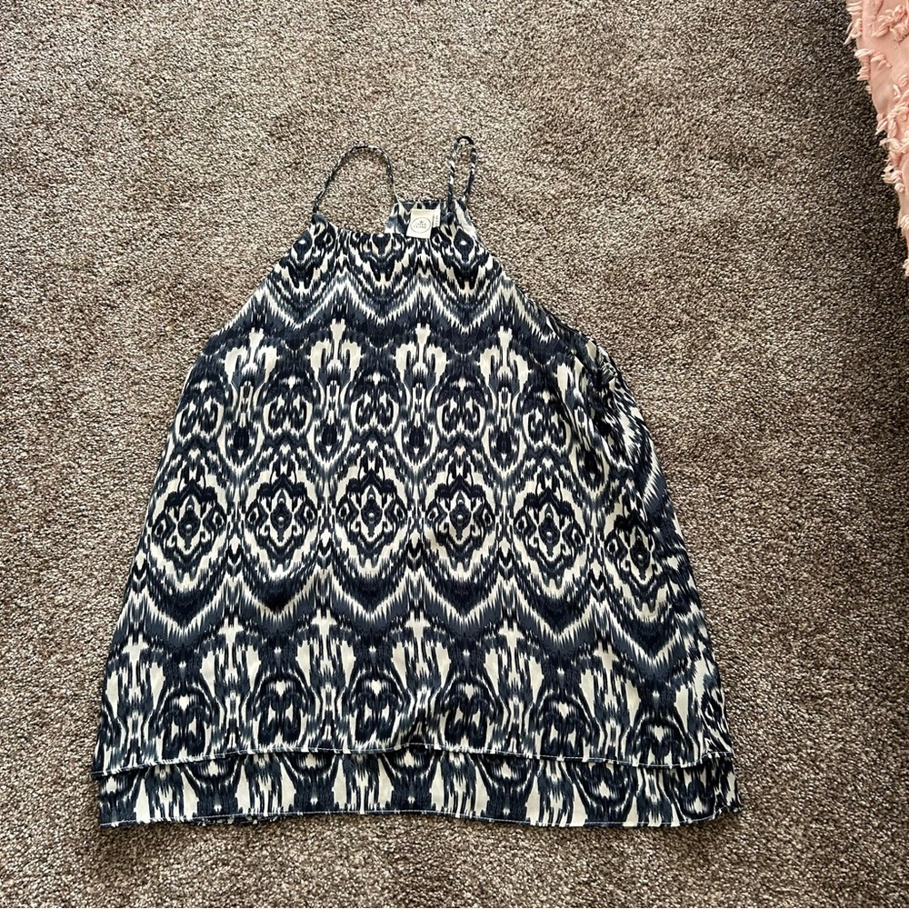 Stylish Blue and White Women's Top Size Medium Gorgeous pattern design
